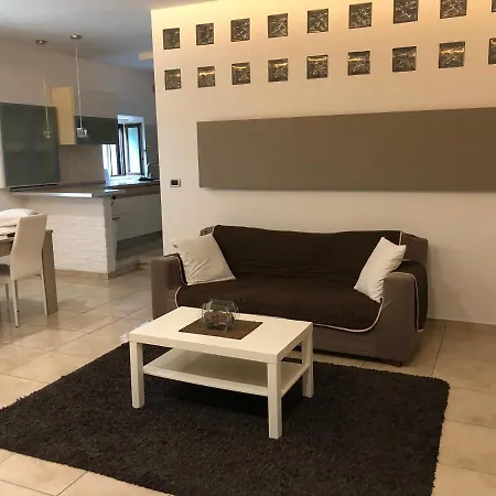 La Porta Nel Giardino Apartment